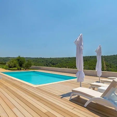Sunny House Villa *