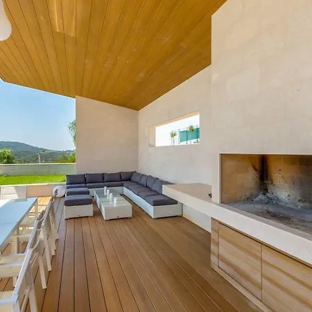 Sunny House Villa *